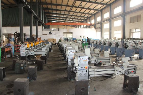 C6241 CNC فلزی تراش 230 ولتی ساختار دوجداره فلزی نیمکتی